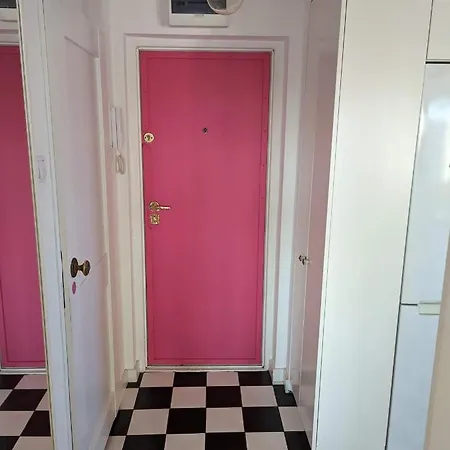Apartment The Pink Door *